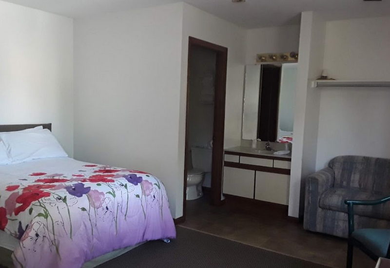 Maple Leaf Motel - Vintage Postcard (newer photo)